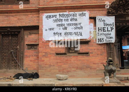 Frauen in den Wiederaufbau nach dem Erdbeben in Nepal 2015 Stockfoto