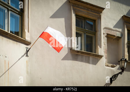 Polnische Flagge in Krakau, Polen, Europa. Stockfoto