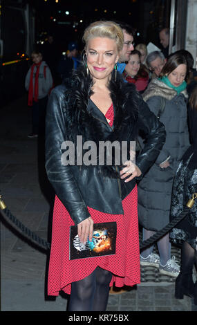 Hannah Waddingham anreisen, die Presse Nacht für die musikalische den grinsenden Mann am Trafalgar Studios in London zu besuchen. Stockfoto