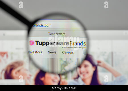 Mailand, Italien - 1. November 2017: Tupperware Marken Logo auf der Homepage. Stockfoto