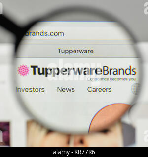 Mailand, Italien - 1. November 2017: Tupperware Marken Logo auf der Homepage. Stockfoto