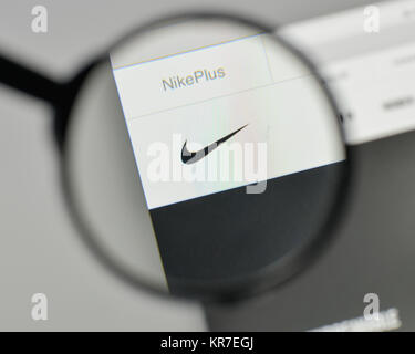 Mailand, Italien - 1. November 2017: Nike Logo auf der Homepage. Stockfoto