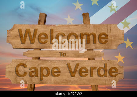 Willkommen in Cape Verde singen auf Holz Hintergrund mit Blending Nationalflagge Stockfoto