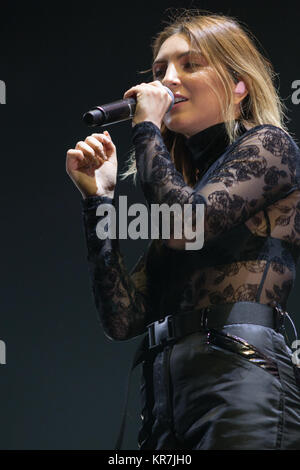 Julia Michaels führt bei 103.5 KISS FM iHeartRadio Jingle Ball an der Allstate Arena am 13. Dezember in Rosemont, Illinois 2017. Stockfoto