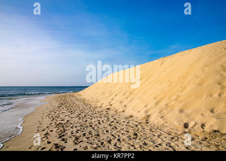 Sanddünen neben dem Ocean auf Boa Vista, Kap Verde Stockfoto