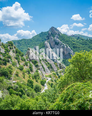 Panoramaaussicht in der Lukanischen Dolomiten in der Provinz Potenza, Region Basilikata. Stockfoto
