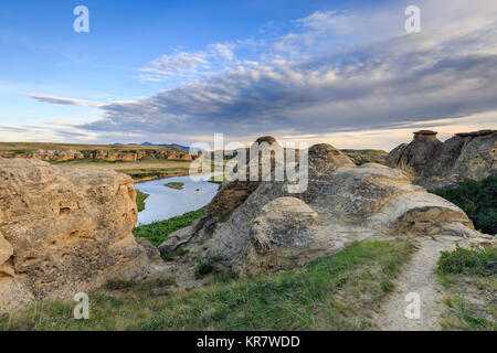 Hoodoos in den Badlands von Milk River Valley, schreiben-auf-Stein Provincial Park, Alberta, Kanada. Stockfoto