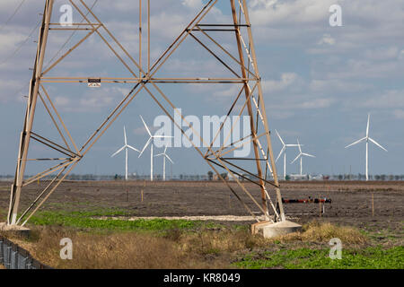 Taft, Texas - Windkraftanlagen in der Nähe des Golf von Mexiko. Sie sind Teil der Windpark Papalote Creek, der über 196 Turbinen mit 380 MW. Stockfoto