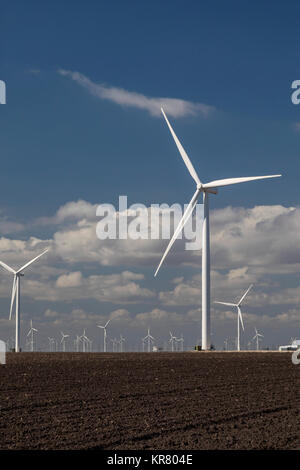 Taft, Texas - Windkraftanlagen in der Nähe des Golf von Mexiko. Sie sind Teil der Windpark Papalote Creek, der über 196 Turbinen mit 380 MW. Stockfoto