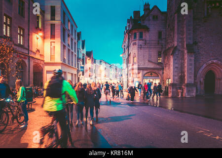 Oktober 26, 2017, Oxford, Vereinigtes Königreich: die Menschen zu Fuß gehen, einkaufen Rund um Stadt Oxford Stockfoto