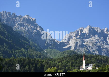 Lavanter kirchbichl, Lavant, Kirchbichl, Kirche, Lienzer Dolomiten, Pfarrkirche St. Ulrich, Kirche des Hl. Petrus und Paulus Stockfoto