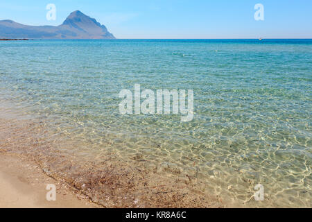 Azure Tyrrhenische Meer malerische Bucht, Monte Cofano montieren und Bue Marino Beach View, Taormina, San Vito Lo Capo, Sizilien, Italien Stockfoto