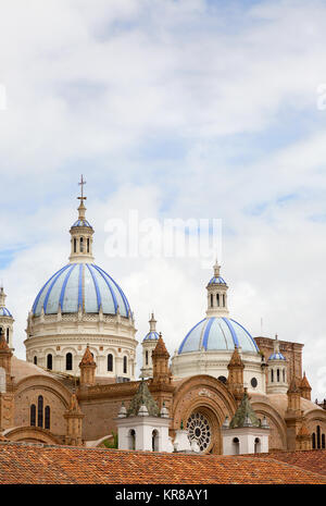 Cuenca Ecuador - Die Kuppeln der Kathedrale von der Unbefleckten Empfängnis, die gemeinhin als die Neue Kathedrale von Cuenca, Ecuador Südamerika Stockfoto