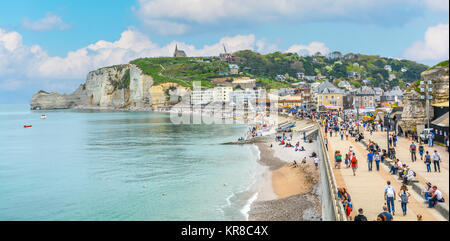 Herrlichem Panoramablick in Etretat, Normandie, Frankreich. Stockfoto