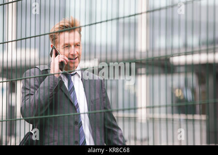 Gehen und sprechen Stockfoto