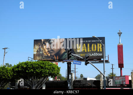 Valor KTLA militärischen TV-Serie Anschlagtafel auf Vermont Ave & Hollywod Los Feliz Blvd. in der Gegend von Los Angeles, Kalifornien, USA KATHY DEWITT Stockfoto