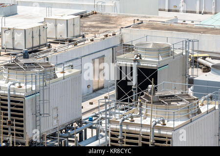 Klimaanlage auf dem Dach Stockfoto