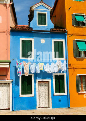 Burano, Italien, 10. Mai 2014: Mehrfarbige Haus in Insel Burano in der Nähe von Venedig Stockfoto