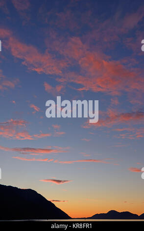 Rote Wolken an der Inside Passage Stockfoto