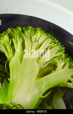 natürlichen Teile der grünen gesunden Brokkoli gedämpft nur Stockfoto