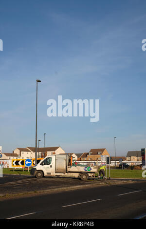 Dezember 2017 - Highway Road Repair Kerl und sein Lkw, Filton, Bristol Stockfoto