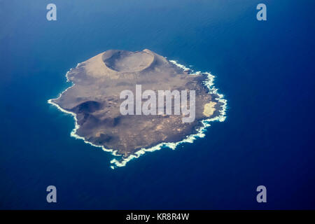 LANZAROTE, SPANIEN 11. Nov. 2017: Die Isla de Alegranza ist eine kleine Insel im Norden von Lanzarote, gehört zu der Provinz von Teguise. Stockfoto