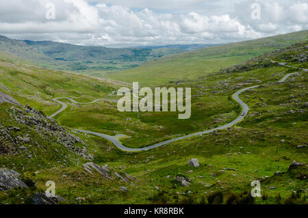 Straße, die zu den Healy Pass, Irland, Europa Stockfoto