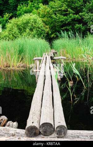 In der Ukraine, Dnepropetrovsk region, Novomoskovsk Bezirk, Holzsteg über waterbay Stockfoto