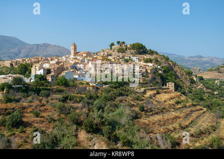 Polop de la Marina, Alicante, Costa Blanca, Spanien. Altstadt, Schloss und Kirche. Stockfoto