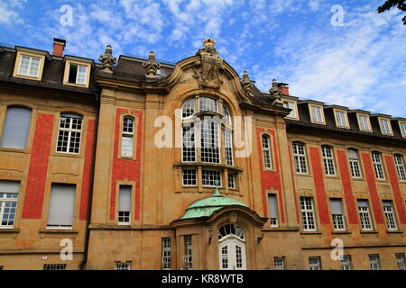 Muenster City Palace - Vor dem Schloss in Münster, Deutschland. Die ehemalige Residenz der Fürstbischöfe, jetzt ist das administrative Zentrum der Universität Münster. Stockfoto