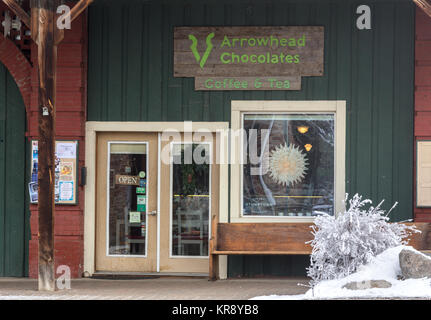 Pfeilspitze Schokolade shop An einem Wintertag in Joseph, Oregon. Stockfoto