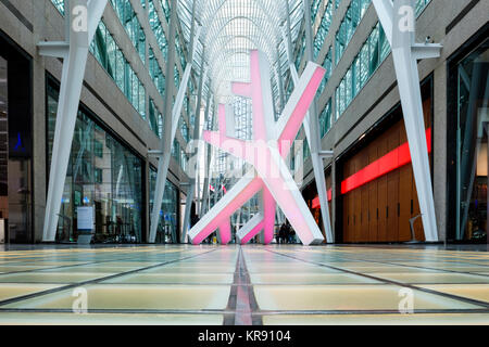 Worms Eye View von Brookfield (ehemals BCE) Santiago Calatrava ist Allen Lambert Galleria in der Innenstadt von Toronto, Ontario, Kanada. Stockfoto