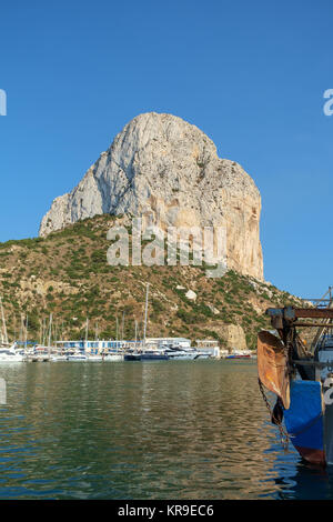 Calpe Rock, Ifach, aus dem alten Fischerhafen, Calpe, Costa Blanca, Spanien Stockfoto