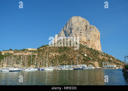 Calpe Rock, Ifach, aus dem alten Fischerhafen, Calpe, Costa Blanca, Spanien Stockfoto