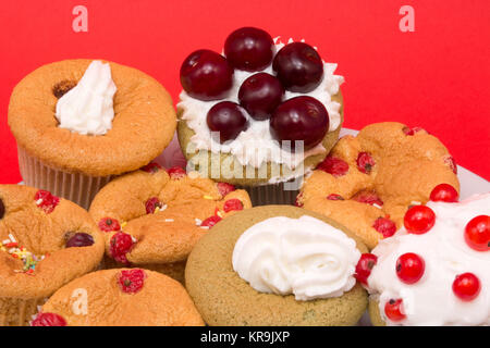 Sweet Muffins mit fress Obst auf Sie Stockfoto