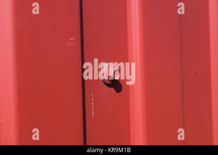 Metallprofil, selbstschneidende Schraube Stockfoto