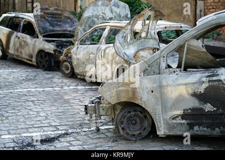 Ausgebrannte Autos nach einem Brandanschlag in magdeburg Stockfoto