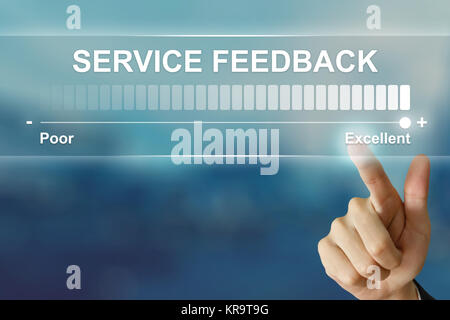 Business hand Sie exzellenten Service Feedback zu virtuellen Bildschirm Stockfoto