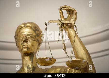 Antike Themis (Dame Justiz) Statue Stockfoto