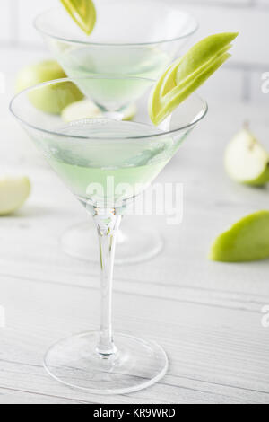 Frische hausgemachte Apple Martini Cocktails Stockfoto