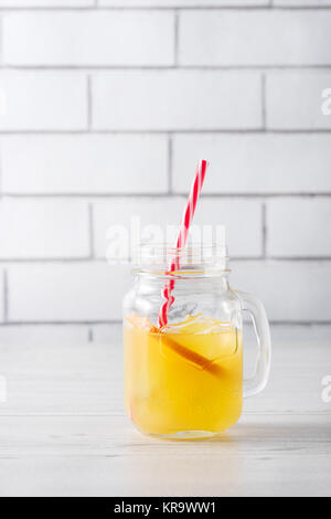 Frische hausgemachte orange Schraubendreher cocktails Stockfoto