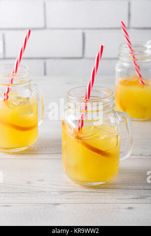 Frische hausgemachte orange Schraubendreher cocktails Stockfoto