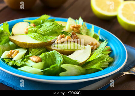 Sellerie, Birne und Walnuss-salat Stockfoto