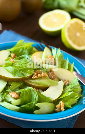 Sellerie, Birne und Walnuss-salat Stockfoto