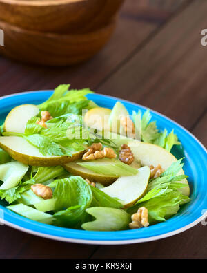 Sellerie, Birne und Walnuss-salat Stockfoto