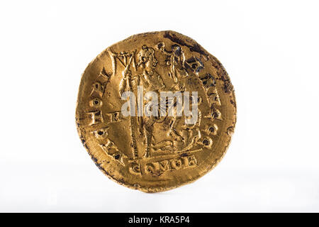 Antike römische Gold Solidus Münze des Kaisers Honorius. Rückwärts. Stockfoto