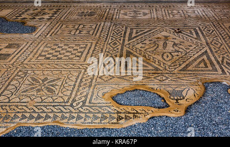 Diese antike Mosaik ist in der Basilika in das Römische Theater in Mérida entfernt. Spanien. Stockfoto