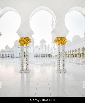 Wunderschöne Marmor Vorhalle des Grand Mosque in Abu Dhabi