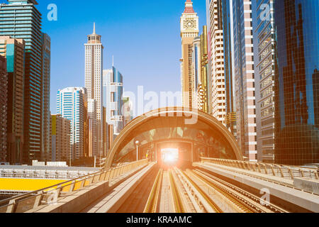 moderne u-Bahnlinie in Dubai Stockfoto