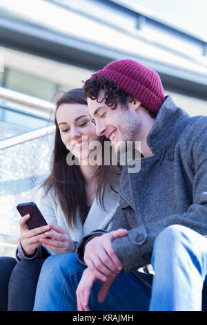 Liebende Paare und Ihre Technologie Stockfoto